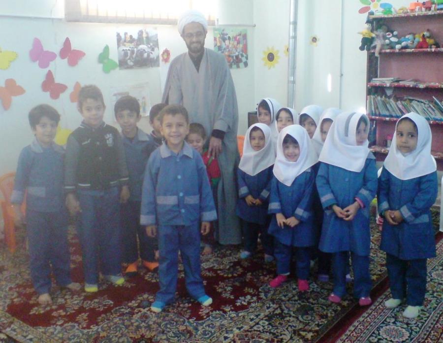 قصه گویی توسط امام جماعت مسجد محل